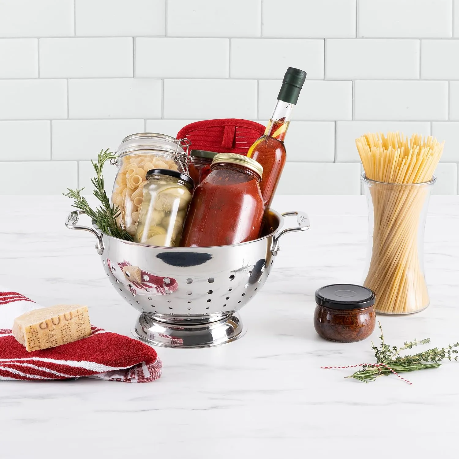 All-Clad Tools and Accessories Stainless Steel Colander 5 Quart Strainer, Pasta Strainer with Handle, Pots and Pans Silver