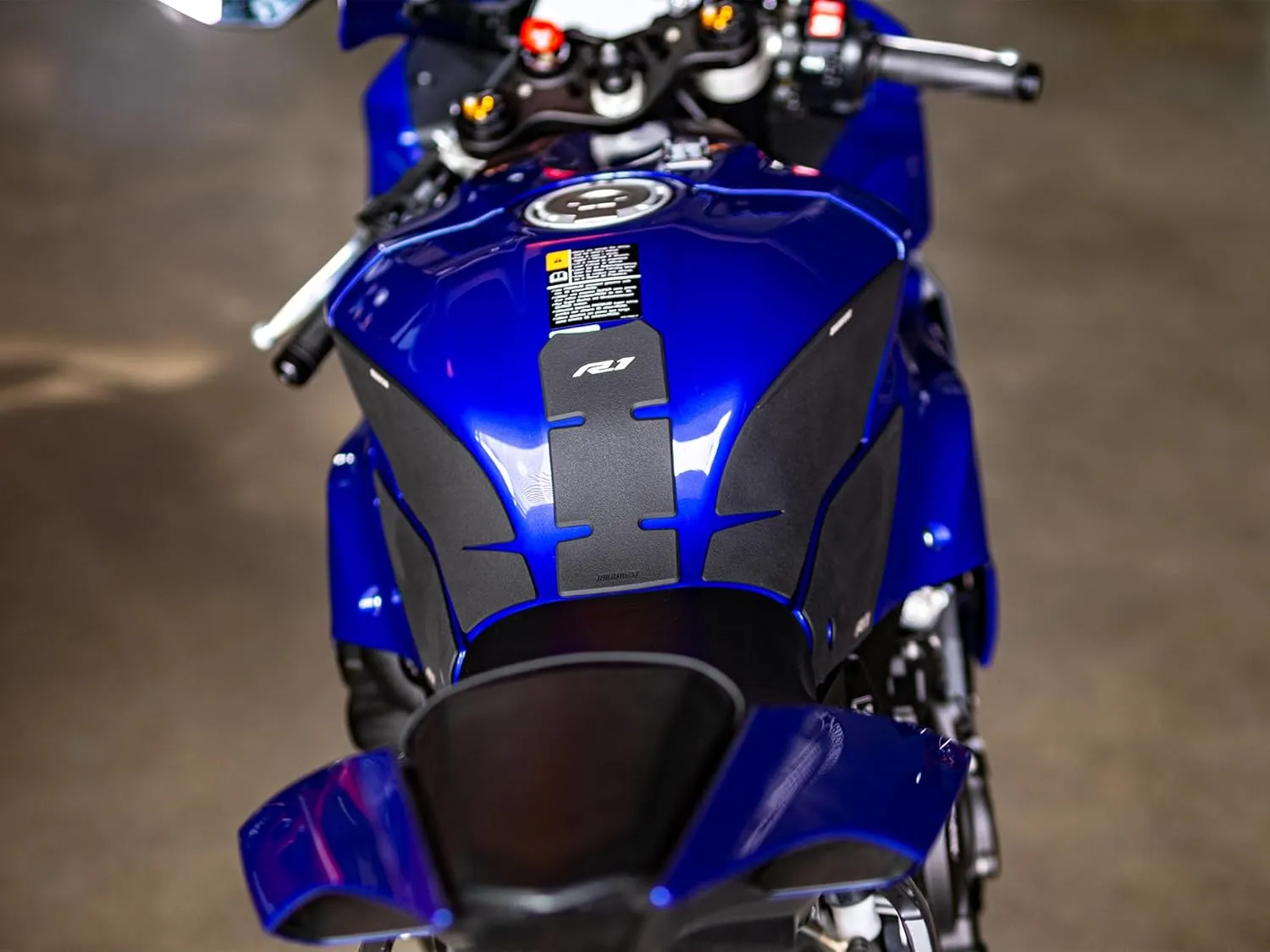 NIGHT CAT Compatible with YZFR1 R1,Fuel tank sticker fishbone sticker anti-skid sticker fuel tank protection sticker,Tank side traction pad(R1)