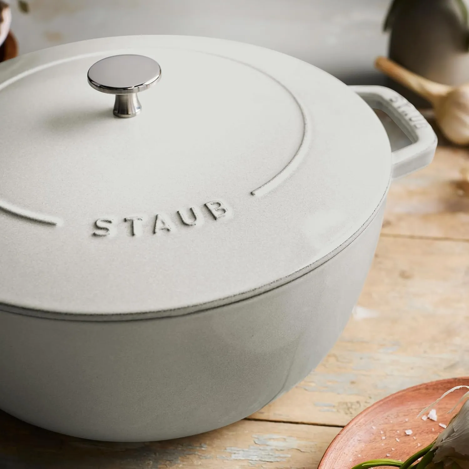 Staub Cast Iron Essential French Oven, Dutch Oven, 5-quart, serves 5-6, Made in France - White Truffle